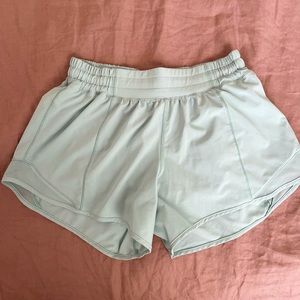 Rare Lululemon Hotty Hot HR 4” shorts